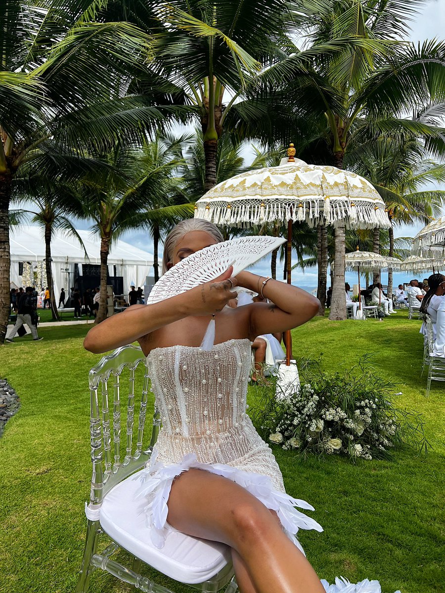 YandisaMnyandu's tweet photo. ice mermaid. 
 #Abathiyanebn https://t.co/YFugi00Rgd