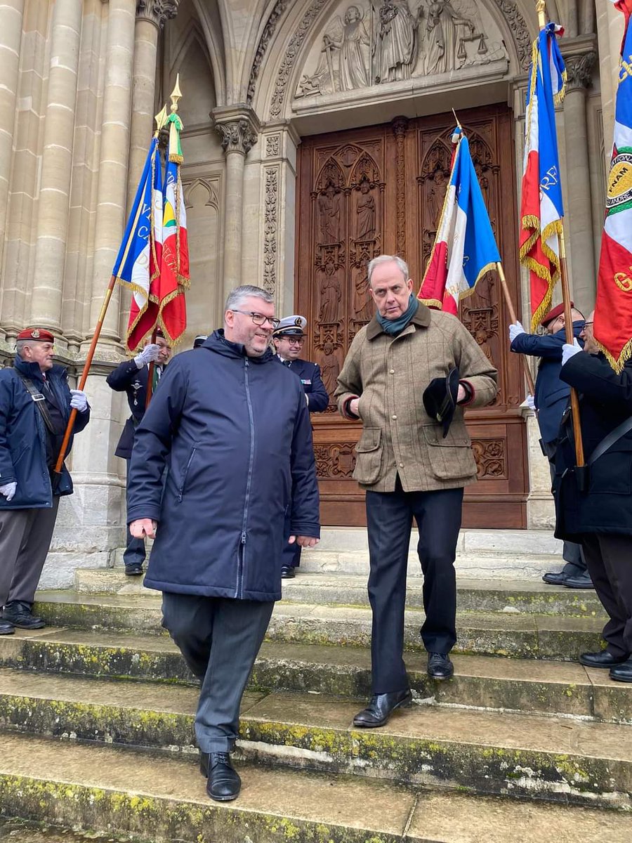 Le Comte de Paris était à @dreuxofficiel pour une cérémonie célébrant Sainte Geneviève et pour se tenir informer des actualités de la cité royale. 📸 Ville de Dreux 📸 @ChrisLEDORVEN @Gendarmerie_028 @oliviermarleix