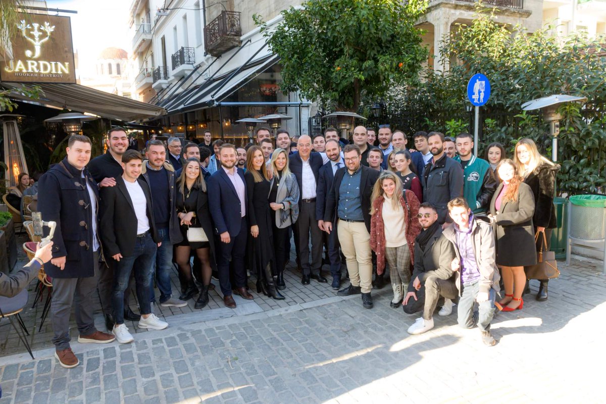 NikosDendias's tweet photo. Με τους ΟΝΝΕΔίτες ξαναγίνομαι ΟΝΝΕΔίτης! Eίχα τη χαρά να συναντηθώ με νέες και νέους της ΟΝΝΕΔ &amp; της ΔΑΠ - ΝΔΦΚ #Βόλου, με την ευκαιρία της επίσκεψης στην πόλη, για την ομιλία μου στην εκδήλωση της ΔΕΕΠ Μαγνησίας της ΝΔ. https://t.co/2jiqVezg0z