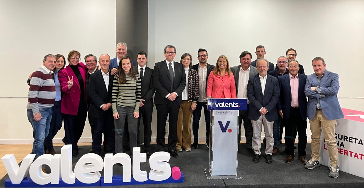 valents_cat's tweet photo. Valents está preparado para reconstruir Tarragona. @valents_tgn.

Hoy hemos presentado a los candidatos a los ayuntamientos de Tarragona, en el acto 'La Tarragona Valiente'.

Lleno absoluto para devolver la ilusión a los constitucionalistas de Tarragona. https://t.co/t13cQYrKyk