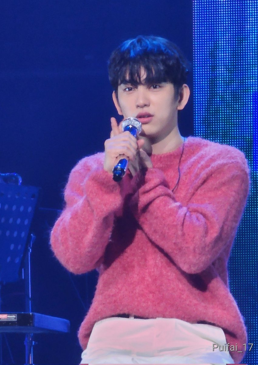 Puifai_17's tweet photo. จิ้มๆ แก้ม มุจู มุจู 
#rendezvous 
#ParkJinyoung
#ParkJinyoungFanConcert
#Jinyoung  @JINYOUNG https://t.co/qRxI5X9wOH