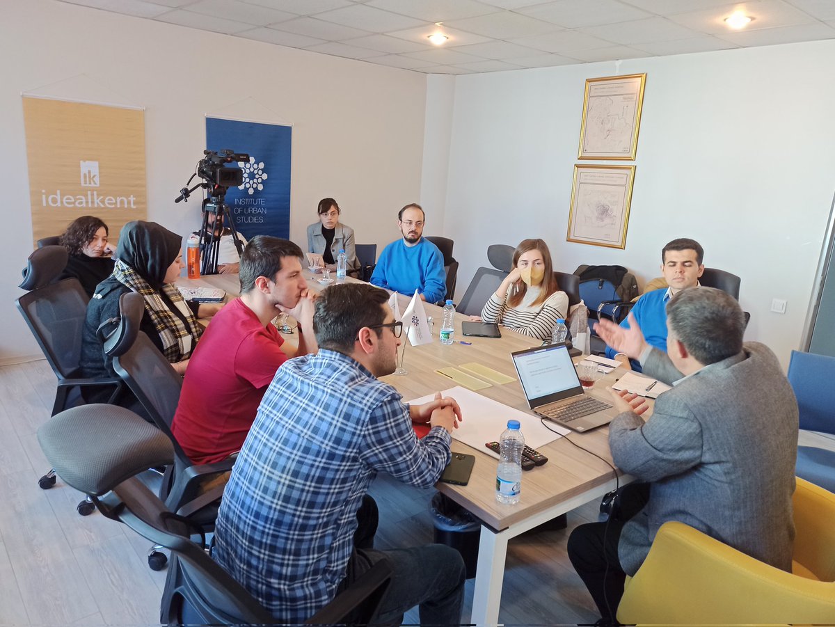 KAEnstitu's tweet photo. Kent Araştırmalarında Metodoloji Seminerleri bugün Prof. Dr. Hasan Bozgeyikli'nin "Araştırmalarda Veri Yönetimi" başlıklı seminer dersi ile tamamlandı. "Bilimsel araştırma başından sonuna kadar bir veri yönetim sürecidir." https://t.co/ORnsSaIUXu