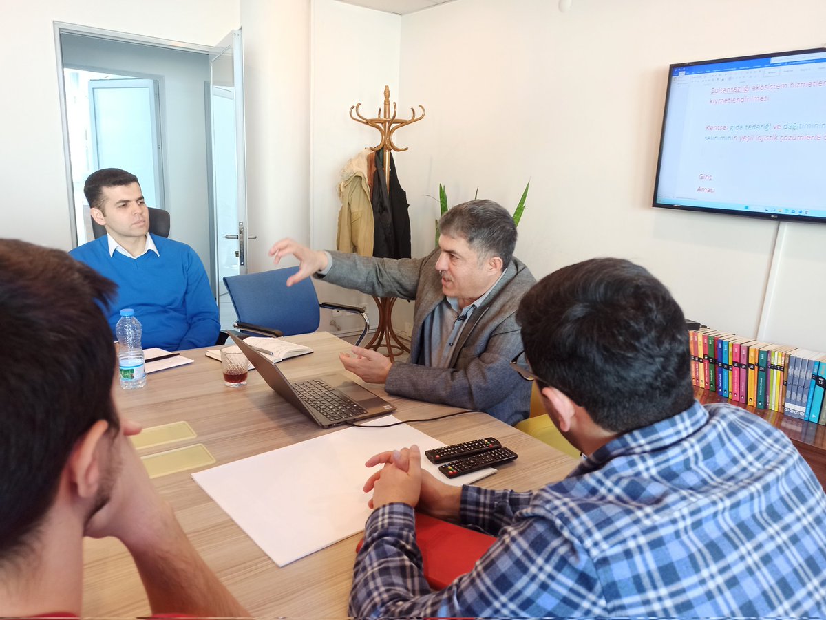 KAEnstitu's tweet photo. Kent Araştırmalarında Metodoloji Seminerleri bugün Prof. Dr. Hasan Bozgeyikli'nin "Araştırmalarda Veri Yönetimi" başlıklı seminer dersi ile tamamlandı. "Bilimsel araştırma başından sonuna kadar bir veri yönetim sürecidir." https://t.co/ORnsSaIUXu