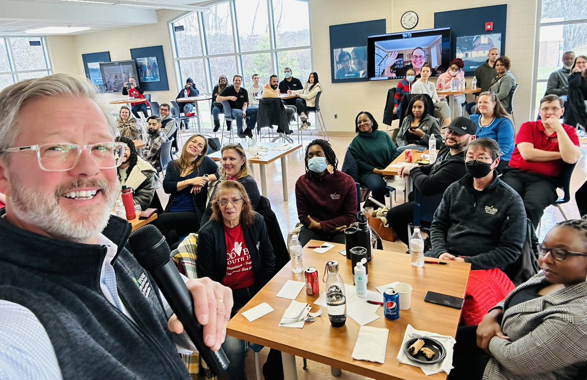 FredWasiak's tweet photo. Thank you @Mark_Sanborn for graciously introducing #TheFredFactor to the @foodbankSJ’s extraordinary staff! We appreciate your inspirational message! #EveryoneMakesADifference #SuccessIsBuiltOnRelationships #ContinuallyCreateValueforOthers #ReinventYourselfRegularly
#FeedingSJ https://t.co/L7rxUtOjch