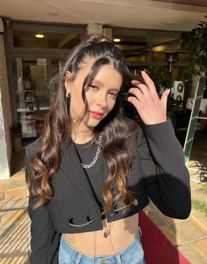 bu kiz icin kursun atar, kursun yerim valla..