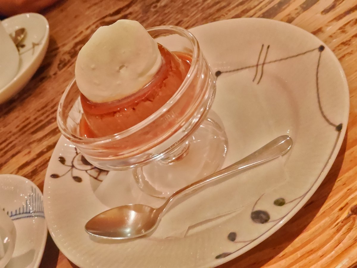 m0420hagi's tweet photo. 今夜のデザートは
南1西1のMingus Coffeeさんです
ほうじ茶とミルクショコラのプリン
#MingusCoffee https://t.co/cgkvirYDI0