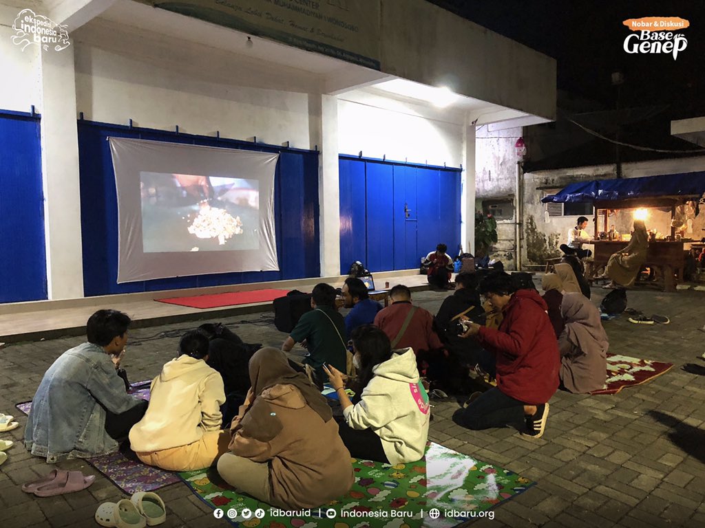 idbaruid's tweet photo. "Setiap makanan yang tersaji dalam Film terdapat seni, budaya, dan sejarah" tanggapan Haqqy El Anshory saat diskusi dan nobar Base Genep di Angkringan Titik Kumpul Wonosobo.
Film Base Genep dapat ditonton di YouTube Indonesia Baru ✨
#BaseGenep #idbaruid #nobar #Wonosobo https://t.co/2aedKQ6wz4