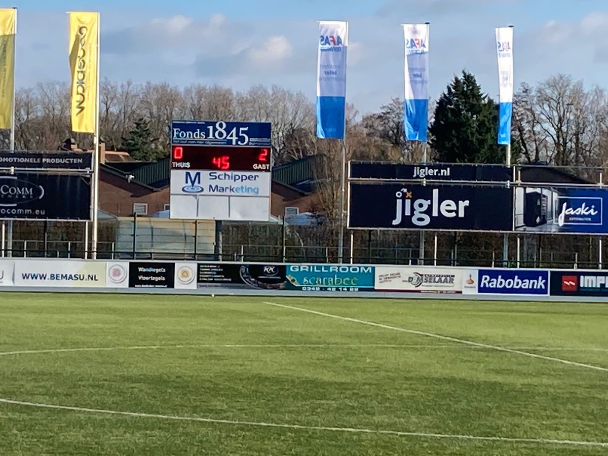 We nemen de 3 punten mee van die Kippenboeren 🐓! 0-2 na 90 min #scorebordstopteinderust