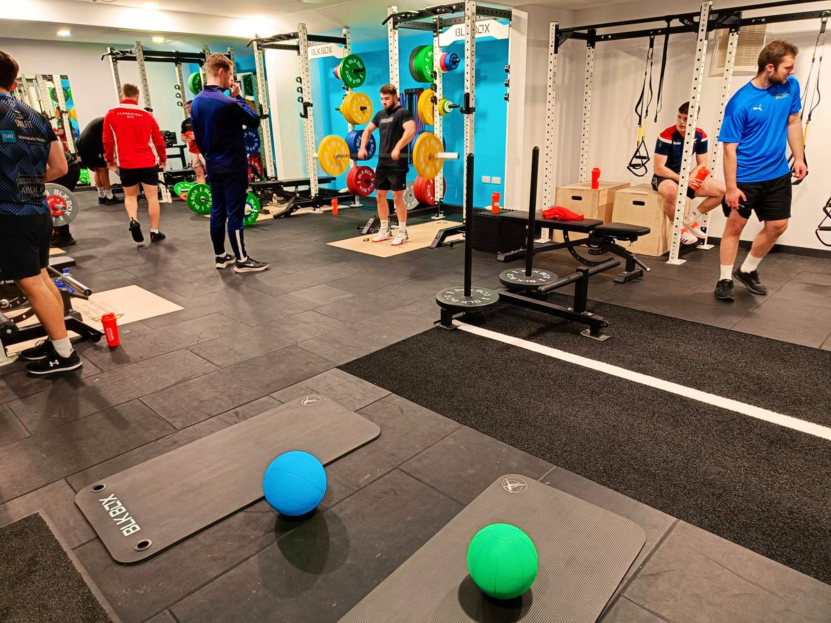 Academy_UWTSD's tweet image. UWTSD ACADEMY OF SPORT | Strength &amp;amp; Conditioning🏋️‍♀️

🕰️It’s been a busy week for our S&amp;amp;C #Department

🌅 x4 early morning #SmallGroup sessions

🧘‍♀️ x2 #Recovery sessions #Yoga

💪🏻 x4 #Team #Strength sessions

🎓 x3 #Degree placement students assisting delivery #pathway

#uppasaints