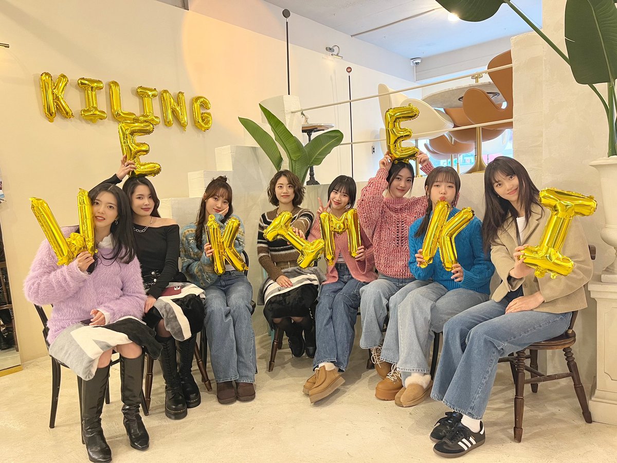 230128 [TWITTER]
[📸] 230128 ✨2000 days of Weki Meki's debut✨

Complete the daily cafe event with Ki-Ling⭐️

Cake prepared by Weki Meki💝
Because we can meet you after a long time
Today became a very special day😇

Weki Meki-Ling together forever