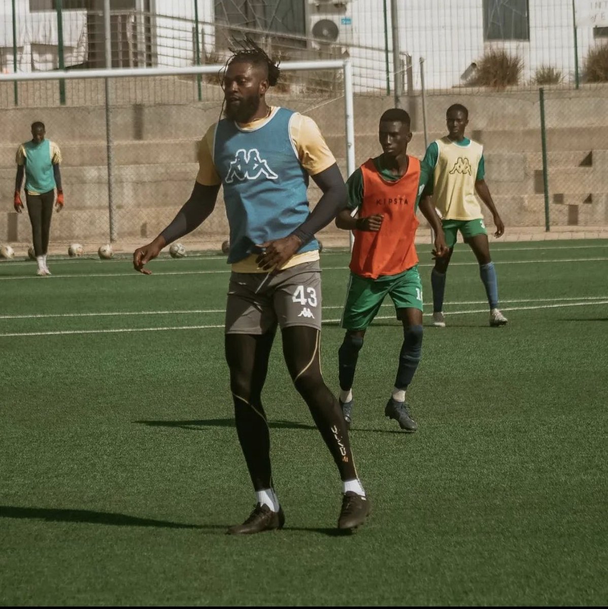 dembabafoot's tweet photo. @Amitie_Fc had the pleasure to welcome some legends and big brothers of mine at the training session. @E_Adebayor showing them how it's done. 
#okocha 
@kf1011 
#ciani
@mamadouniang
#pancrate
@mendy_bernard https://t.co/vJPlNHdi3w