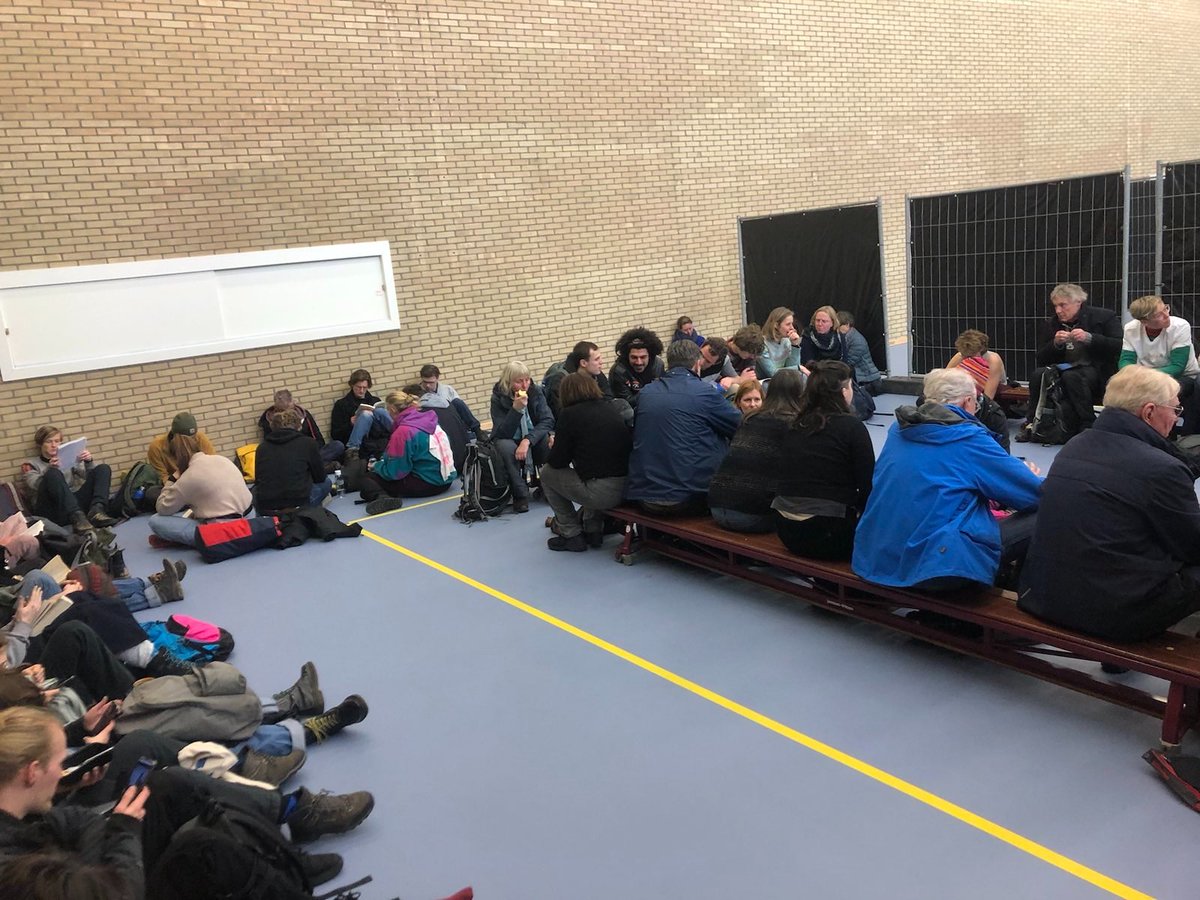 NLRebellion's tweet photo. ***UPDATE*** Demonstranten worden vastgehouden in een gymzaal. #A12 #StopFossieleSubsidies #Klimaatrechtvaardigheid https://t.co/xVhCRdVTzy