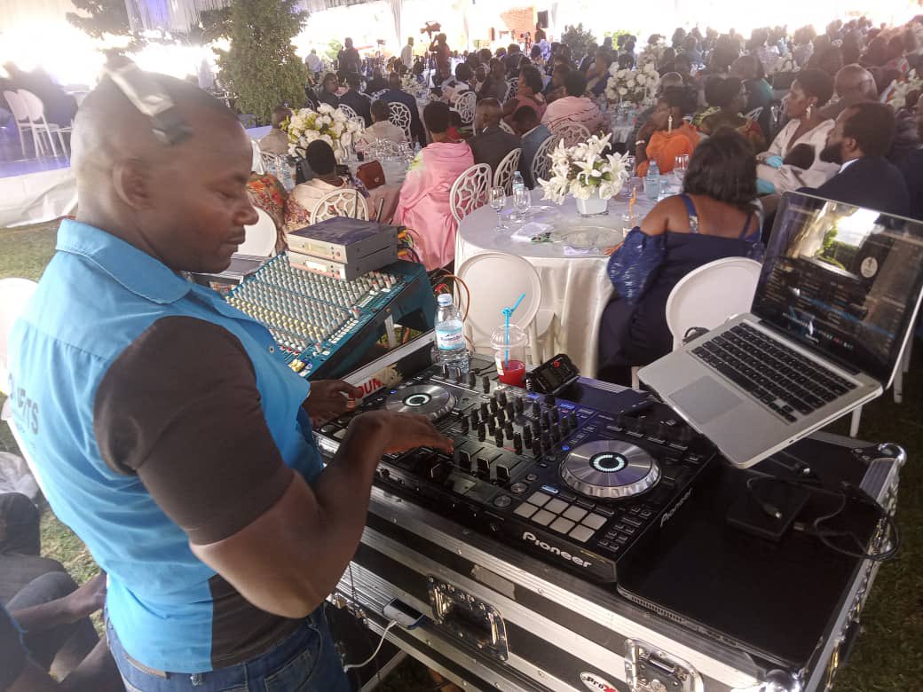RMushagara's tweet photo. With the best DJs on the Deck👌 https://t.co/J8jGV3qJm1