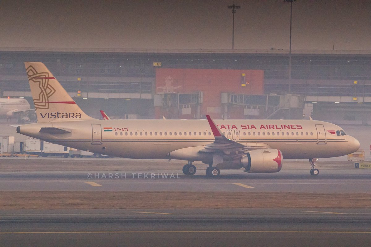 After a few failed attempts, finally I got to do a little bit of plane spotting at Delhi recently! 

#PlaneSpotting #PlaneSpotter #avgeek #Vistara #RetroJet #AirIndia #SriLankanAirlines #ANA