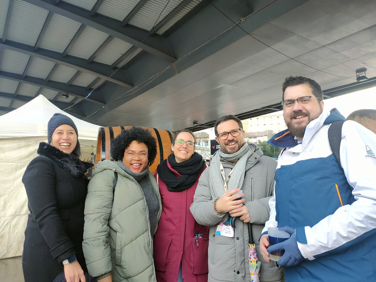 Hoy las/os profes de #Adalab hemos conocido en persona a nuestro ancestro <a href="/gootyfer/">Israel Gutiérrez 🌟</a> ¡Un auténtico subidón!