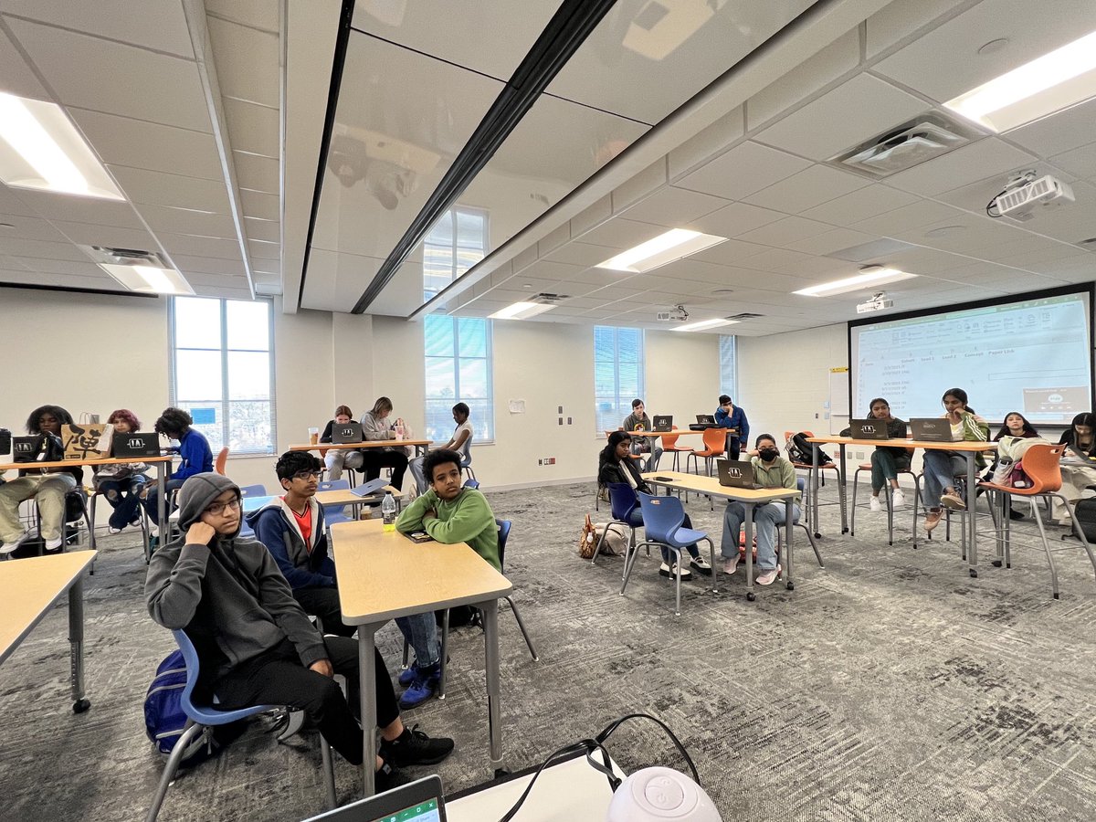 KMaloneySTEM's tweet photo. Yesterday @IAFultonSchools we held our first #researchjournalclub meeting with a local epidemiologist who advised students on their research, on publishing, and in selecting topics and papers to read and discuss. It was a wonderful morning. #flexfriday #stemeducation https://t.co/4Y68lVP27w