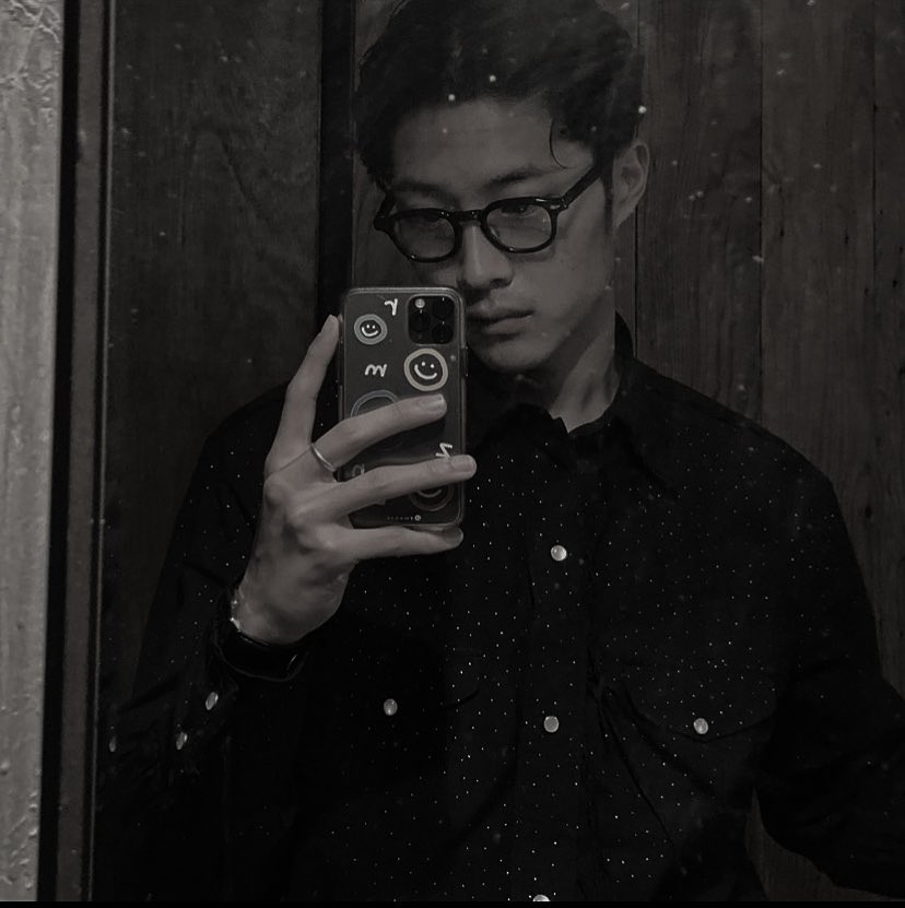 dicgnity's tweet image. ㅤ

introducing, 

illusory — leviandra. twenty-eight years old. a businessman by day, a music entusiast by night.

ㅤ