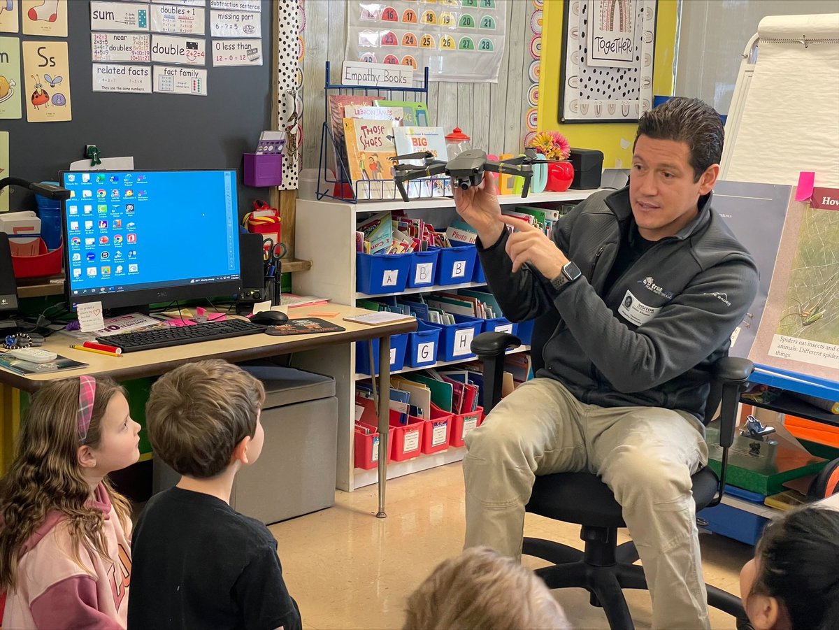 Ridgeway_WP's tweet photo. Ms. Spedafino’s class having a blast on College and Career Day! https://t.co/kw4s811YrT