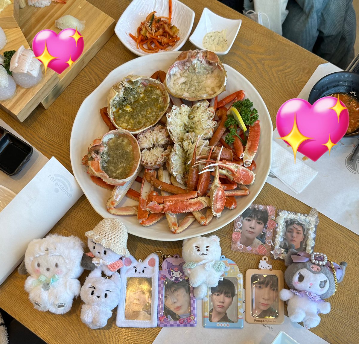 dewdew923's tweet photo. #기범아_나혼자먹는거_아니야
📍속초 명성게찜
범민수하러 방문한 명성게찜
게 찌는 동안 코스요리처럼 오징어순대, 새우튀김, 회, 초밥, 물회 등이 나오고 게찜을 다 먹으면 홍게라면과 내장볶음밥이 나옴 김에 볶음밥 싸먹으면 천국임ㅠ
이제 키떤남자 싸인있는 식당은 무조건 가려고..맛집인증임 https://t.co/CmI3rYy9mB