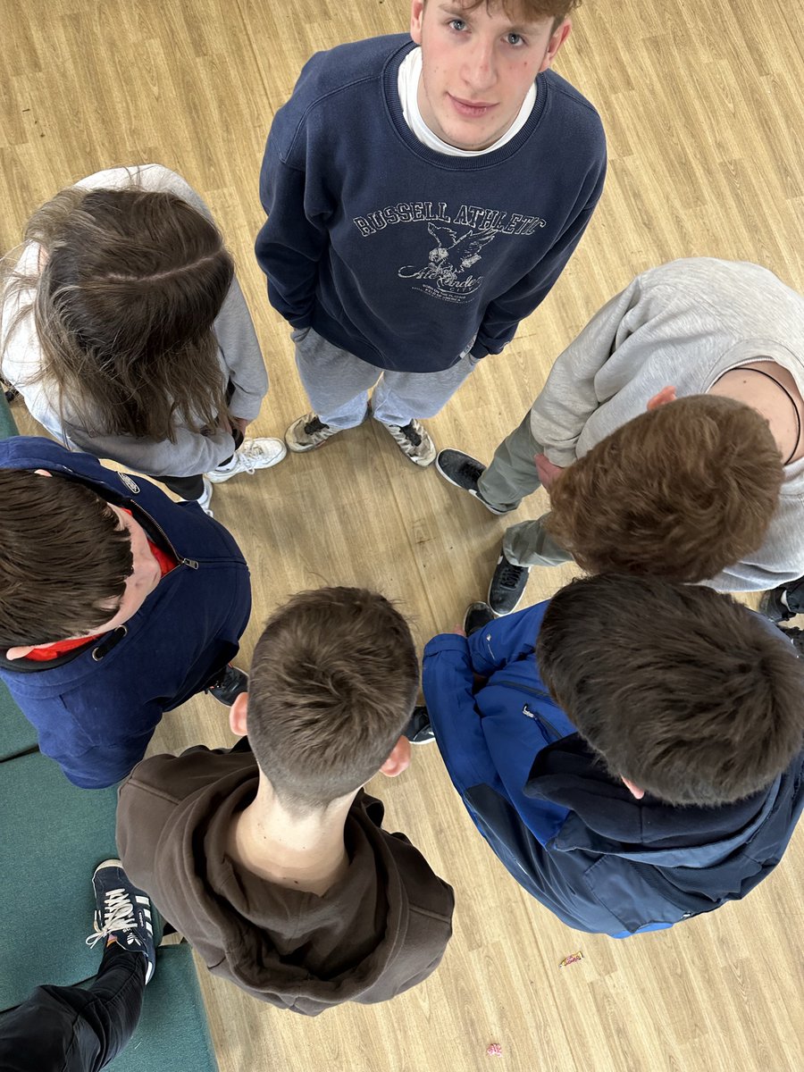 Urddieuenctid's tweet photo. Creu siapiau gyda’r corff - cyflwyno gemmau i’w cynnal gyda plant a phobl ifanc ar ybcwrs #SWOGIO
#urddieuenctid #swogs https://t.co/Hmzkq6OoFU