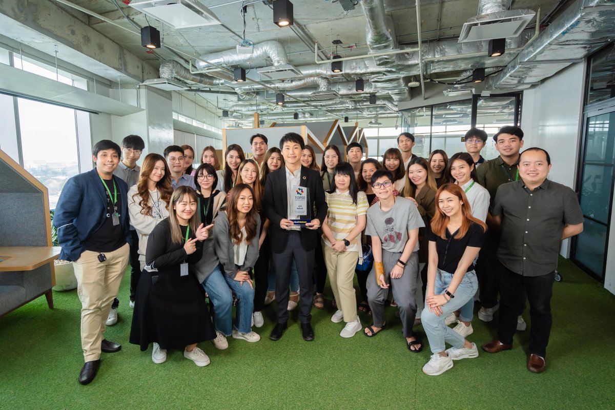 toppjirayut's tweet photo. ผมรู้สึกยินดีอย่างยิ่งสำหรับรางวัล Top 50 Employers in Thailnd 2023 ทั้งนี้ผมขอขอบคุณ คุณเย็นส์ โพลด์ ประธานเจ้าหน้าที่บริหาร บริษัท เวิร์คเวนเจอร์ เทคโนโลยี จำกัด ซึ่งเป็นผู้จัดงานที่เล็งเห็นศักยภาพของ บิทคับ และให้เกียรติร่วมมอบรางวัลด้วยนะครับ
#Top50 #WorkVenture #ToppJirayut https://t.co/c7l3uRZnIF