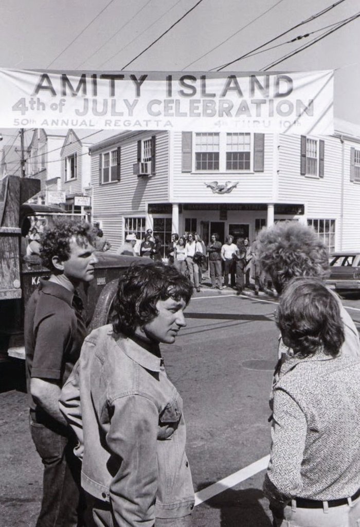Steven Spielberg on the street set of #Jaws 🦈 

Martha's Vineyard stands in for the town of Amity. #BTS #OnTheSet 🎥 🎞