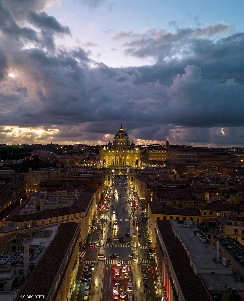 The vatican captured by the talented @giorgioteti

#volgoitalia #don_in_italy #europestyle_ #ilikeitaly #super_italy #italiainunoscatto #italyescapes #superitaly #italianplaces #hello_rooftops #riprendiamociroma #map_of_italy #architecture