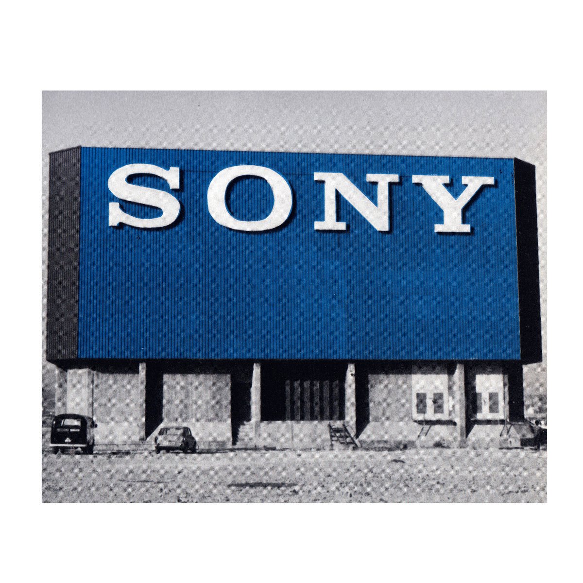 LogoArchive's tweet image. The Sony update from 1973. This was a mod of Clarendon, which had been revised a few of times since 1953 with Yasuo Kuroki establishing the basic character.

Discover more logos at logo-archive.org

#logos #branding #logodesign #designhistory #graphicdesign #designtwitter