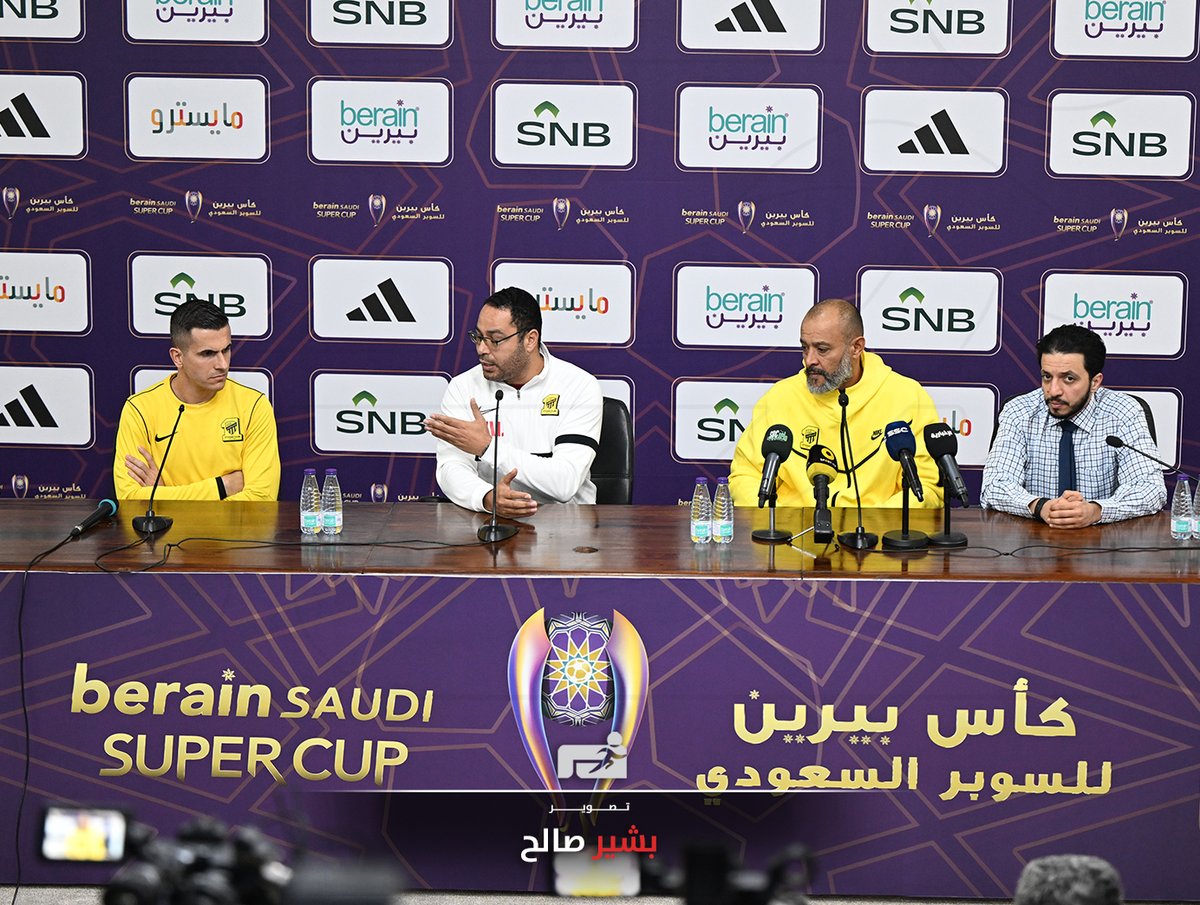 ariyadhiah's tweet photo. 📸لقطات من المؤتمر الصحافي الخاص بالبرتغالي نونو سانتو مدرب #الاتحاد 

#كأس_السوبر_السعودي🇸🇦🏆
#الاتحاد_الفيحاء https://t.co/yOP4ompnq4