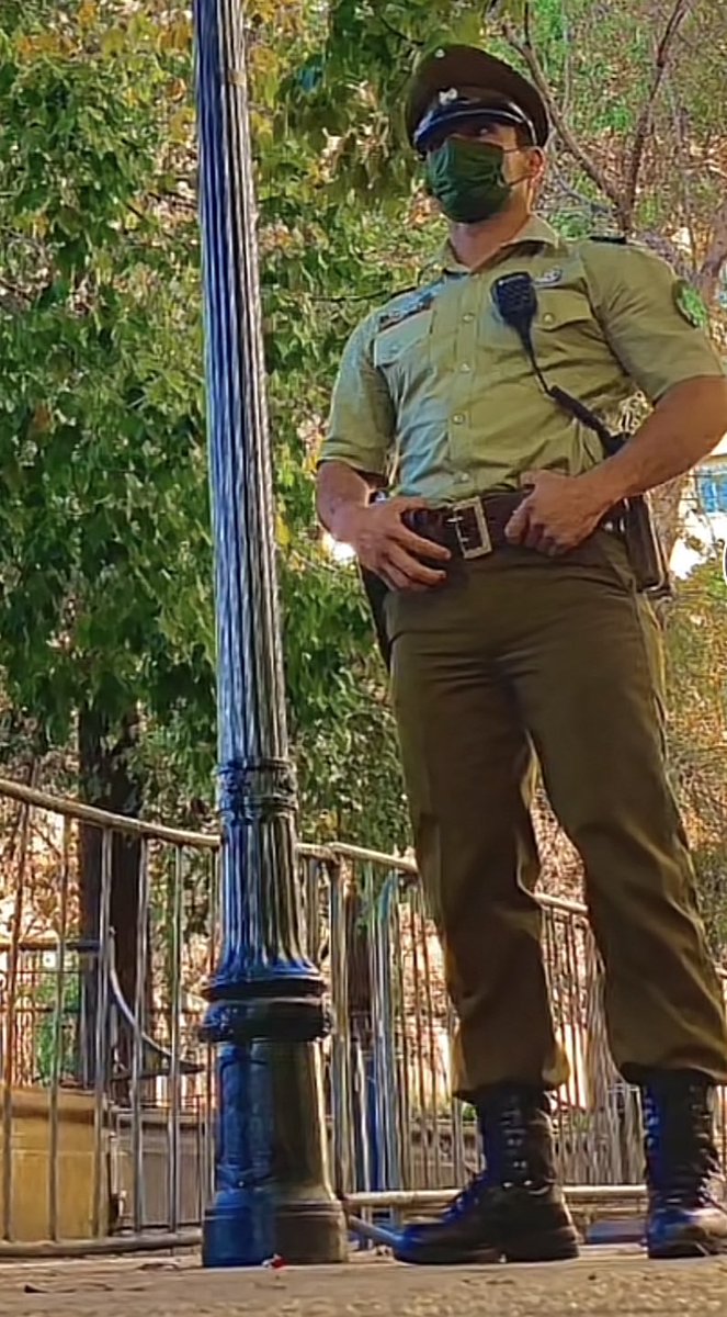 UniformadosX's tweet photo. #PaquitoPARTE55
4 bellos Carabineros.
Sin duda hacen imaginar y fantasear com más de alguno (o con todos ellos) y pensar cuanto se podría disfrutar de ellos y con ellos.
#Foto1 se ve buena 🍆
#Foto2 flaquito con sorpresa
#Foto3 parada existente
#Foto4 pedazo de 🍑
¿Cual te gusta? https://t.co/4WyoZcZmpD