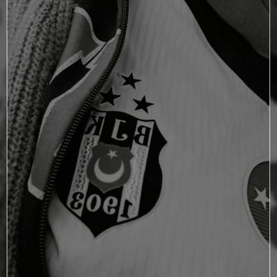 Yazılmışsın bir defa kalbime. Seni oradan çıkarmaya kimsenin gücü yetmez. Ömür biter, bu sevda bitmez. @Besiktas 🖤🤍