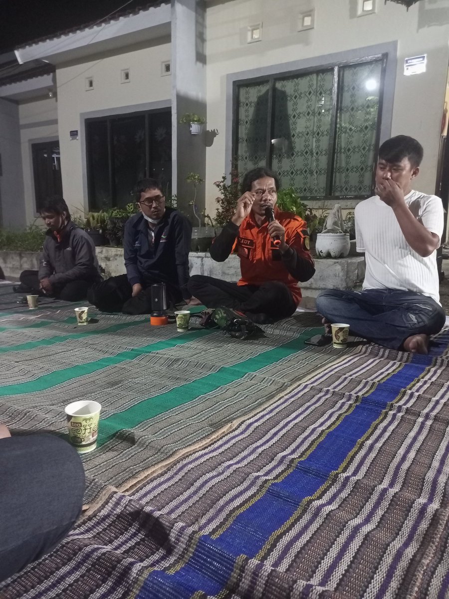 woi kemana ni org development, kalian mau nunggu org2 di perum pergi dan cuek acuh tak acuh dgn kondisi ini, INGAT development kami akan trs ikhtiar, berjuang &amp; masih ada bantuan dari mana2, development dimana rasa kemanusiaan mu, klu emang peduli action dulu, ndak nunggu kemarau