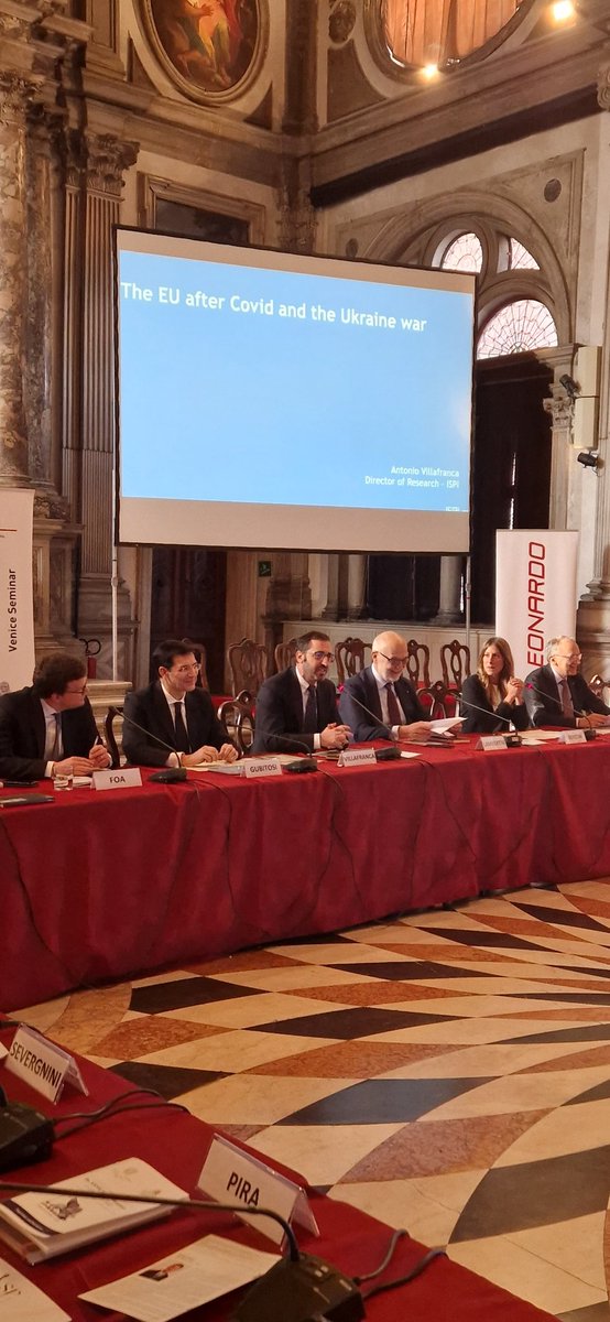 ItalyinUK's tweet image. #VeninceSeminar: @SilviaBerzoni moderates a panel about growth, recession and prices. Mr De Felice, Head of Research and Chief Economist of @intesasanpaolo, Mr Foa, Portfolio Manager of Algebris and Mr Gubitosi, London Partner of Legance, discuss the prospects for Italy in 2023.