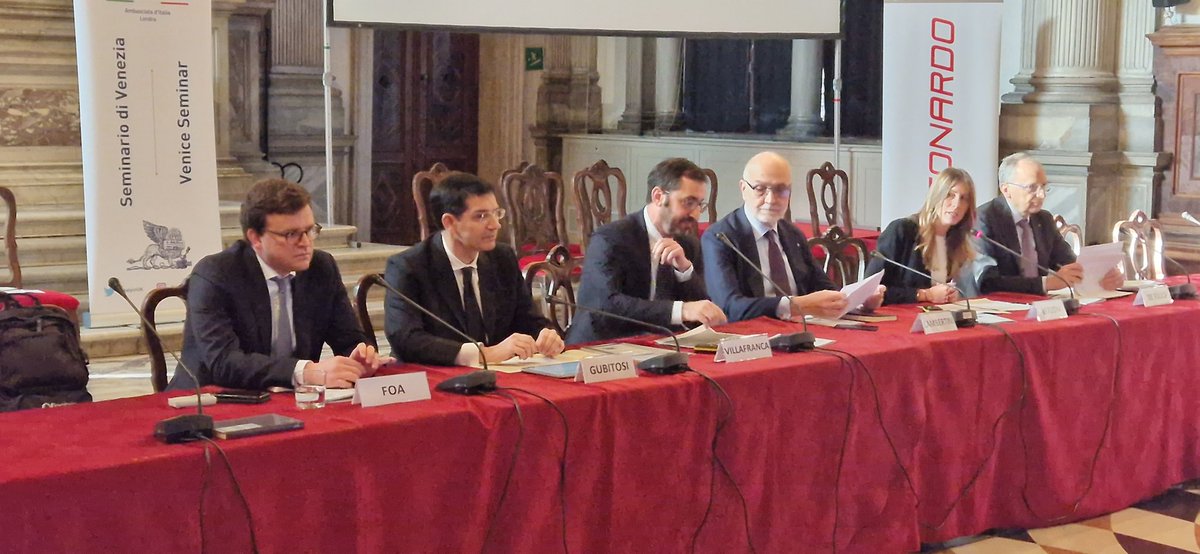 ItalyinUK's tweet image. #VeninceSeminar: @SilviaBerzoni moderates a panel about growth, recession and prices. Mr De Felice, Head of Research and Chief Economist of @intesasanpaolo, Mr Foa, Portfolio Manager of Algebris and Mr Gubitosi, London Partner of Legance, discuss the prospects for Italy in 2023.