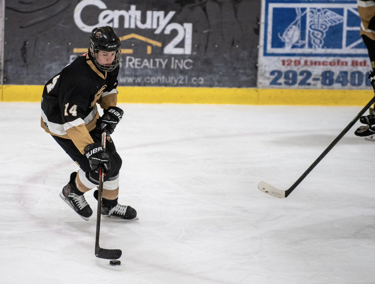 AAAGrowlers's tweet photo. Happy 1️⃣6️⃣th Birthday to #14 Ben O’Brien! 🎉🎂🎈 #GrowlersFamily #Woof #BlackWhiteAndGold https://t.co/DjhHamon95