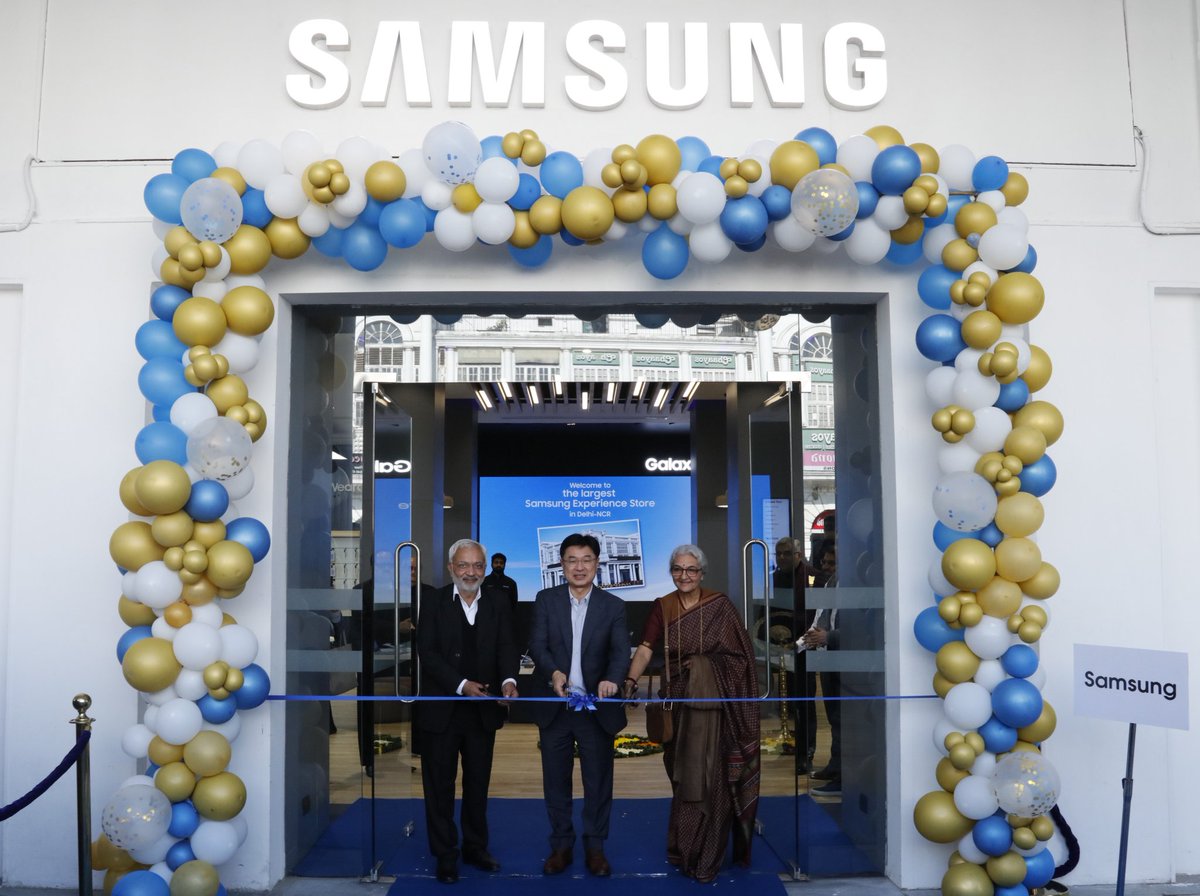 Samsung Inaugurates its Largest Experience Store in North India at the Iconic #ConnaughtPlace in #Delhi.

#Samsung