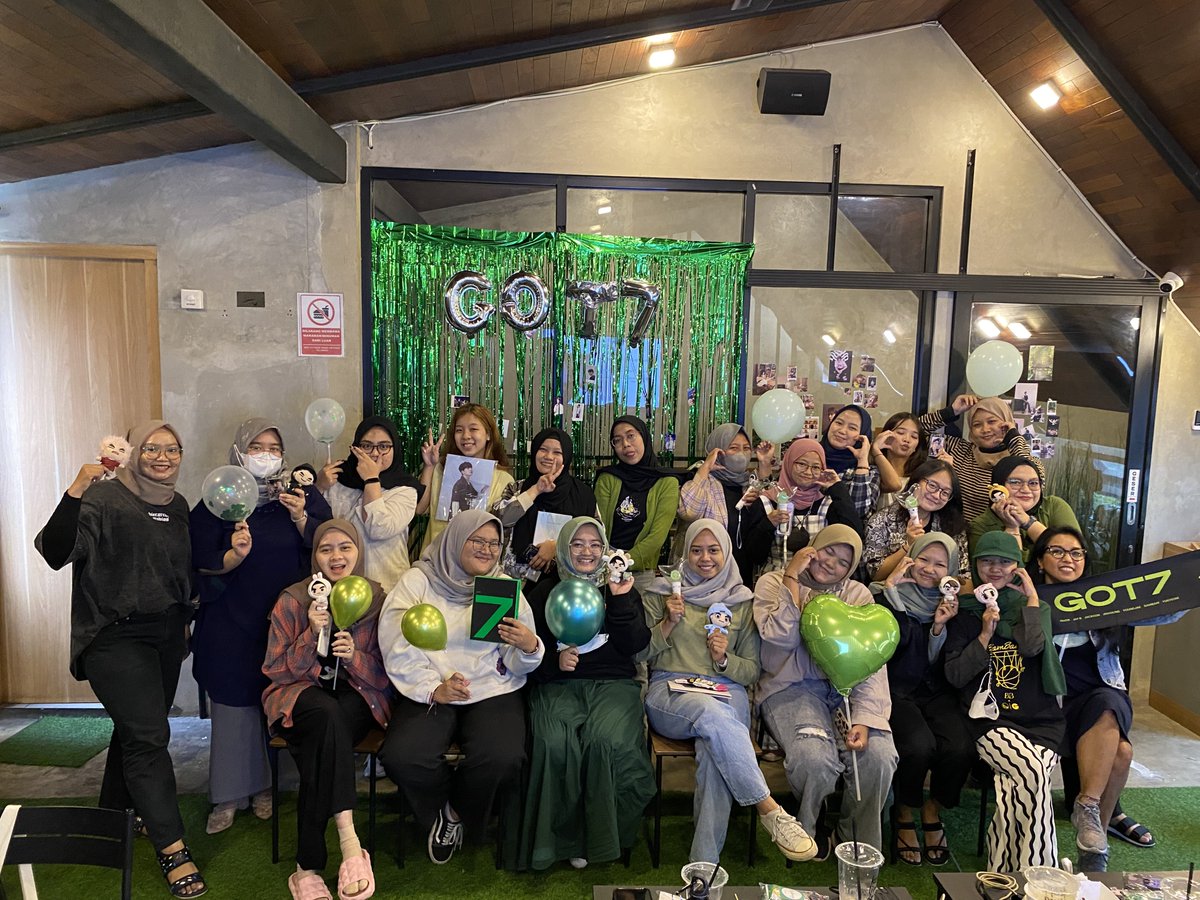 TakeMyHand_GOT7's tweet photo. Thank you to AHGASE who joined us for GOT7 9th Anniversary “House of LOVE : Reunion” 

See you at our next event 💚

#GOT7 #갓세븐 #IGOT7 #TakeMyHandGOT7 #HouseofLoveGOT7 https://t.co/aD16YZJphP