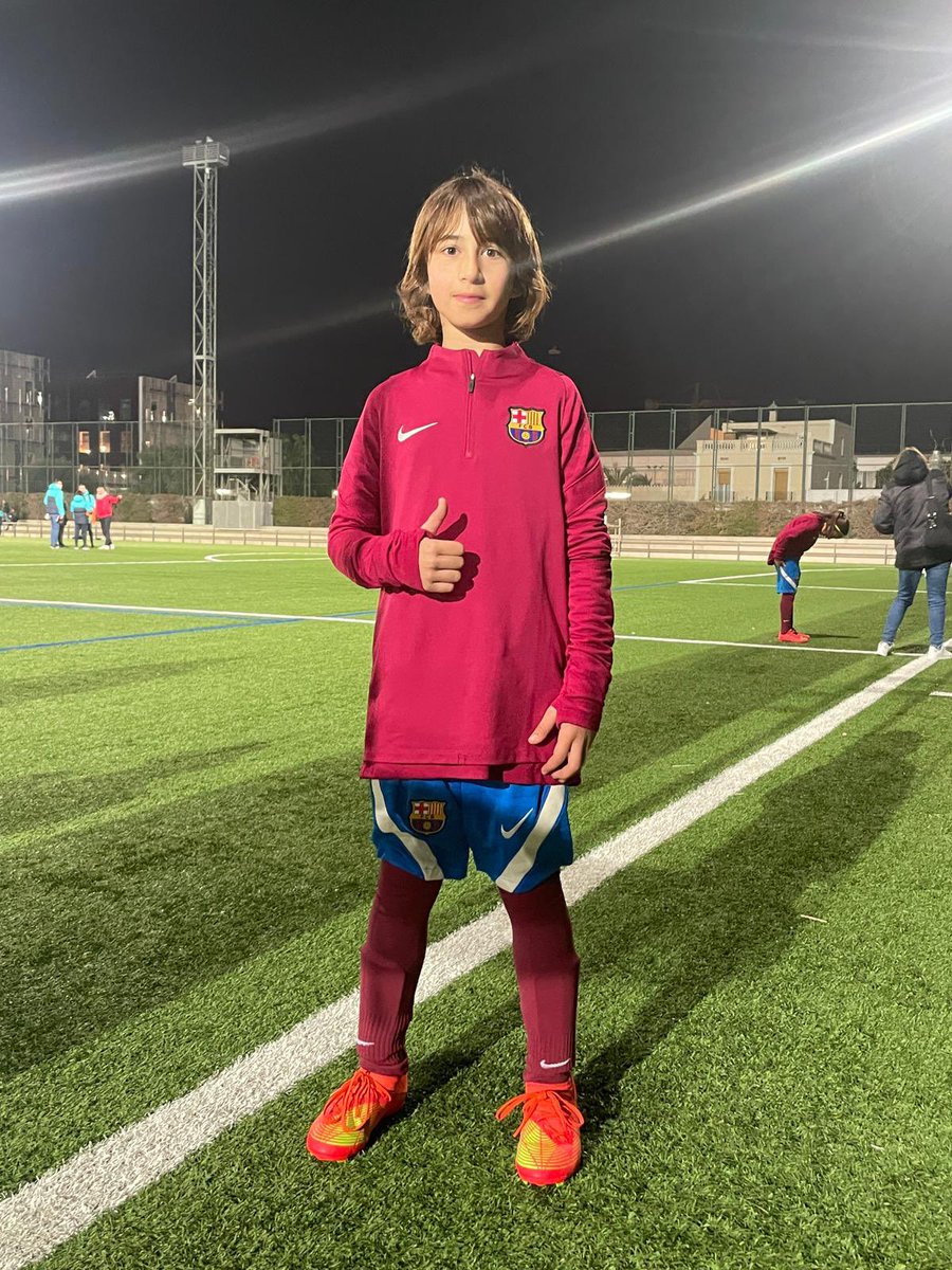 UEOplanter's tweet photo. Aquí teniu l’Èlia Pujol, jugadora de l’#AlevíC (i abans @CfPreses) que va assistir, aquest divendres, a un entrenament amb el FC Barcelona!

👏 Enhorabona, Èlia!

❤️⚽️ #PlanterUEO #JuntsMésAmunt #EsperitFemení https://t.co/BRsrtnvbOV