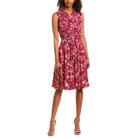 DeeGirdler's tweet photo. So good I had to share! Check out all the items I'm loving on @Poshmarkapp from @samanthawpg #poshmark #fashion #style #shopmycloset #nanettelepore #amazon #lululemonathletica: https://t.co/KzsakL0MNw https://t.co/xl86Z6ArMc