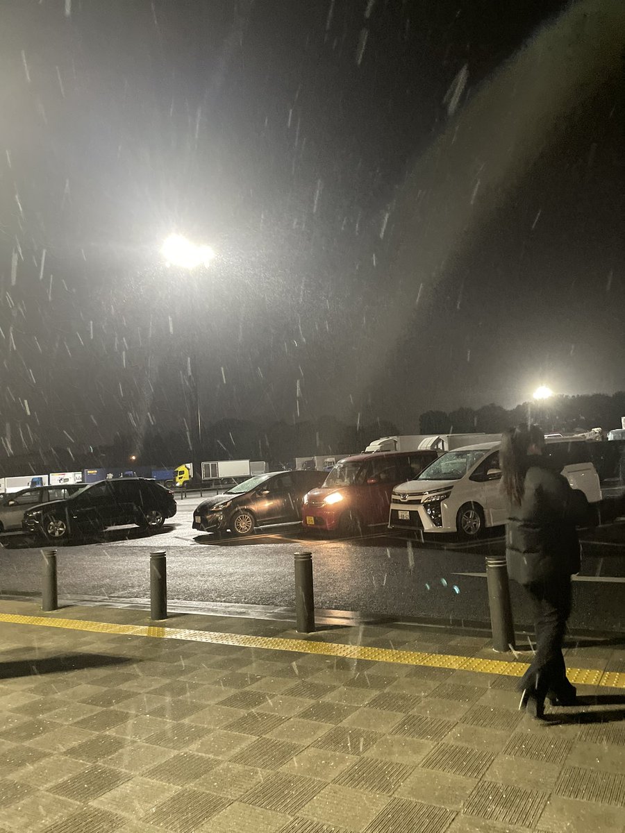 d0_knj's tweet photo. 昨日茨城行く途中で雪降ってた〜"ꉂ😝*❅·̩͙ https://t.co/Dblj1TXHRp