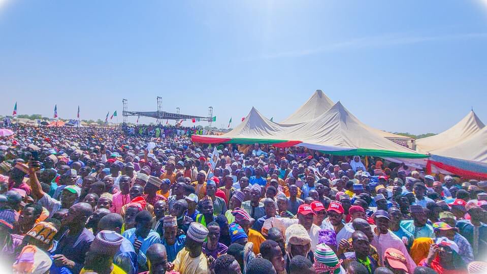 The good people of Kebbi state be like: “Habibi Atiku, you have 90% of our votes Wallah!” 

Atiku Costing to Victory ✌️
#AtikuInKebbi #RecoverKebbiwithAtiku 
Maiduguri. HE Peter Obi . Tinubu . Anthony . Naira . Shoprite . New Notes . Kano . CBN .