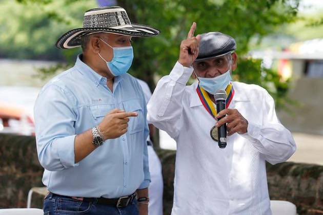 Con profunda tristeza recibimos la noticia del fallecimiento del maestro Adolfo Pacheco, a quien en el año 2021 rendimos un sentido homenaje entregándole la Gran Orden del Ministerio de Cultura. Recordaremos siempre su excepcional talento e invaluable aporte al folclor nacional.