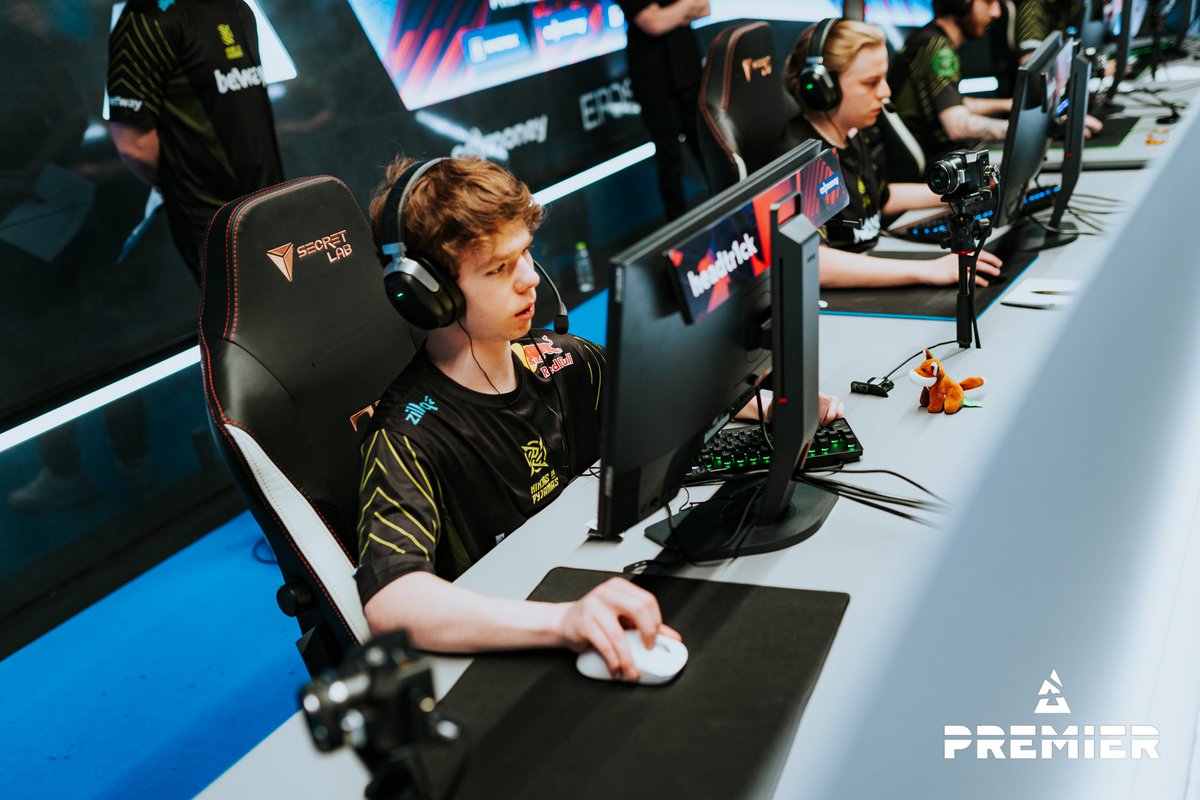 BLASTPremier's tweet photo. Copenhagen 2023 vs Istanbul 2018.

Prodigy vs prodigy on the server right now 🐐 https://t.co/YFzEC6bn5E