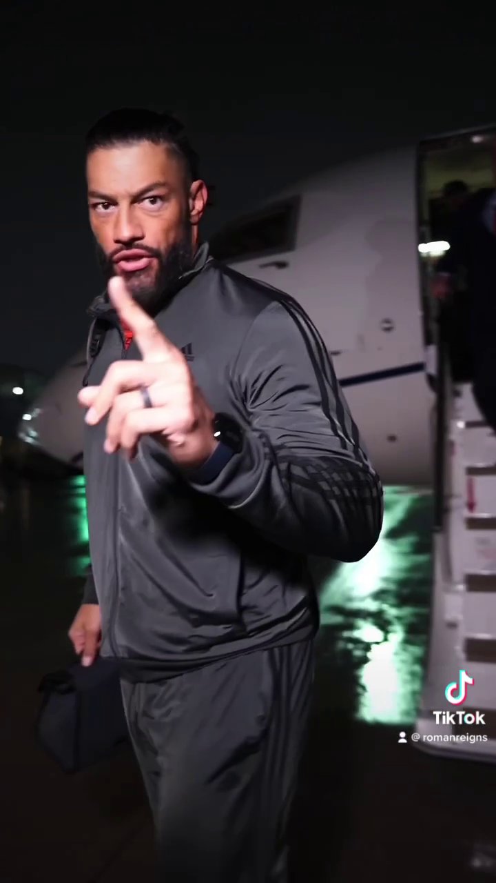 Roman reigns best sale twitter