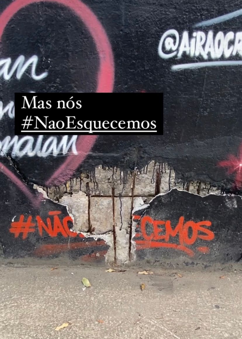 FlamengodaGente's tweet image. Em iniciativa conjunta com o @FlamengoAntifa e com o artista @AiraOcrespo, demos início a primeira etapa da restauração do Mural dos #GarotosdoNinho! ⚫🔴 #NãoEsquecemos