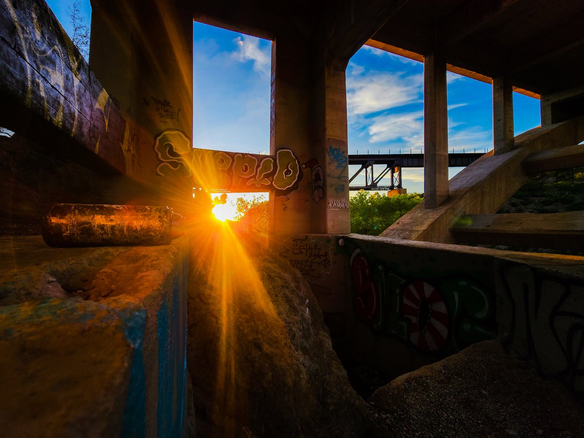AZsolNft's tweet photo. @SeaArtEnergy Collecting the 1/1 "Peek A Boo" from the "AZSolArt Taggin' Along" collection on primary is the only way to get the corresponding 1/1 "Canvasses-Peek A Boo" airdropped! #AZSolArt #TagginAlong #NFTs #photography https://t.co/BA9Z6kvi3c