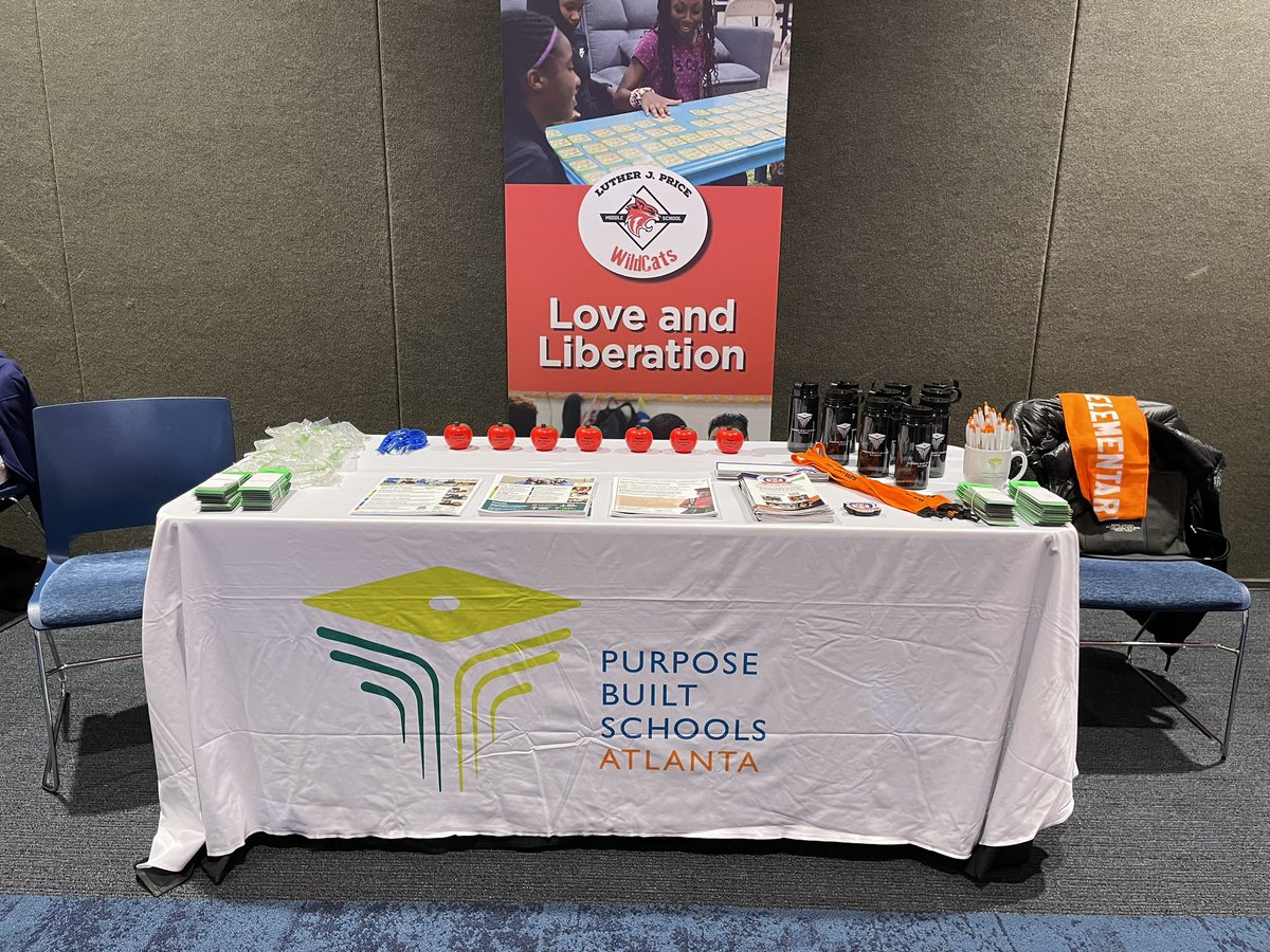 Representatives from @SlaterPBSA, @APSPrice and @carverpbsa providing information to parents at the Georgia School Choice expo at Georgia State University @PBS_Atlanta #ChoosePurpose