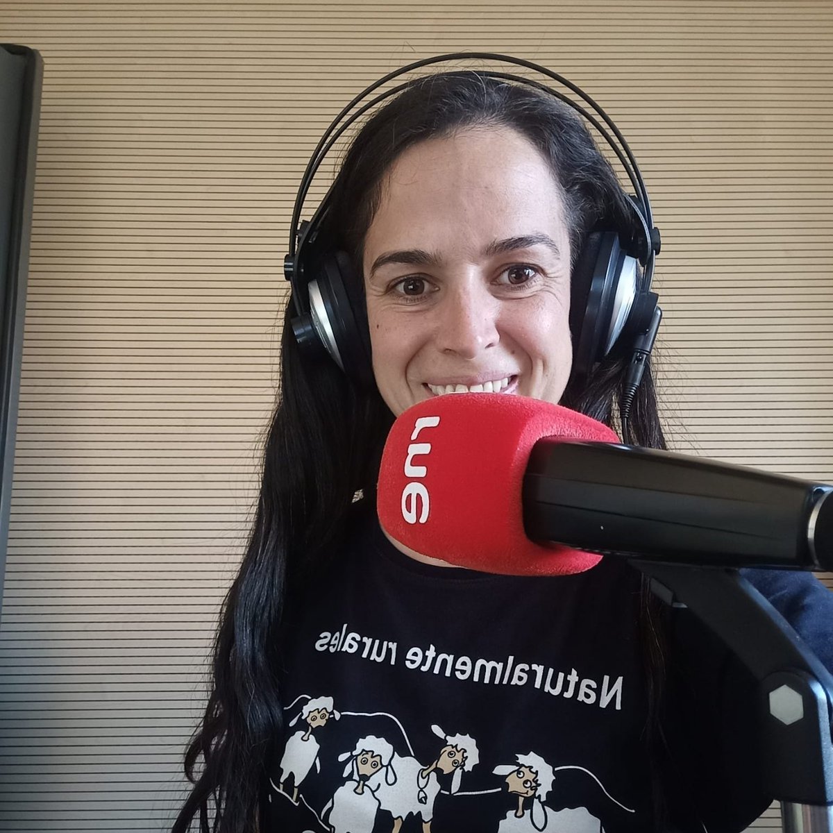 .<a href="/radio3_rne/">Radio 3</a> Mañana, domingo, a 10.00
A MAIS VELOCIDADE SEMAFORO PECHADO
Con #BielaYTierra <a href="/Feni13Ana/">Ana Biela y Tierra</a> #EdurneCaballero, <a href="/joaquinaraujo/">Joaquín Araujo</a> <a href="/MaiteAquarela/">Maite Mompó</a> #NatxoBlanchart <a href="/arribalasramas/">ARRIBA LAS RAMAS</a> y #ElNaán
HT: #SinPrisasRadio3