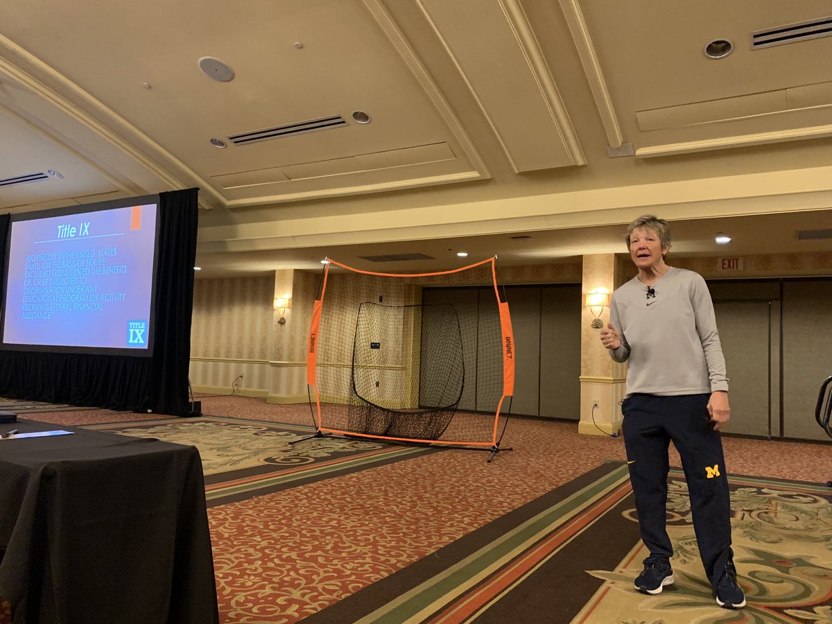 NFCAorg's tweet photo. Legend of the game &amp; NFCA HOFer @umichsoftball’s @UMCoachHutch gets us 🔥’ed up!

She shares facts, stories, &amp; experiences growing up and throughout her career of the impact of Title IX. 🥎💪

“We’re not done. It’s on you to carry this torch forward.” #NFCACoachesClinics https://t.co/0aRKUignag