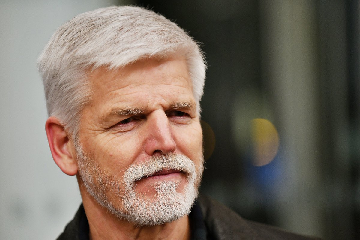 OtazkyVM's tweet image. Novou hlavu státu známe. Co bude dál? Řád a klid? Začneme zasypávat příkopy, nebo to je příliš namáhavá práce? Prvním hostem @OtazkyVM zvolený prezident, armádní generál ve výslužbě Petr Pavel. Za okamžik na ČT1 a CT24